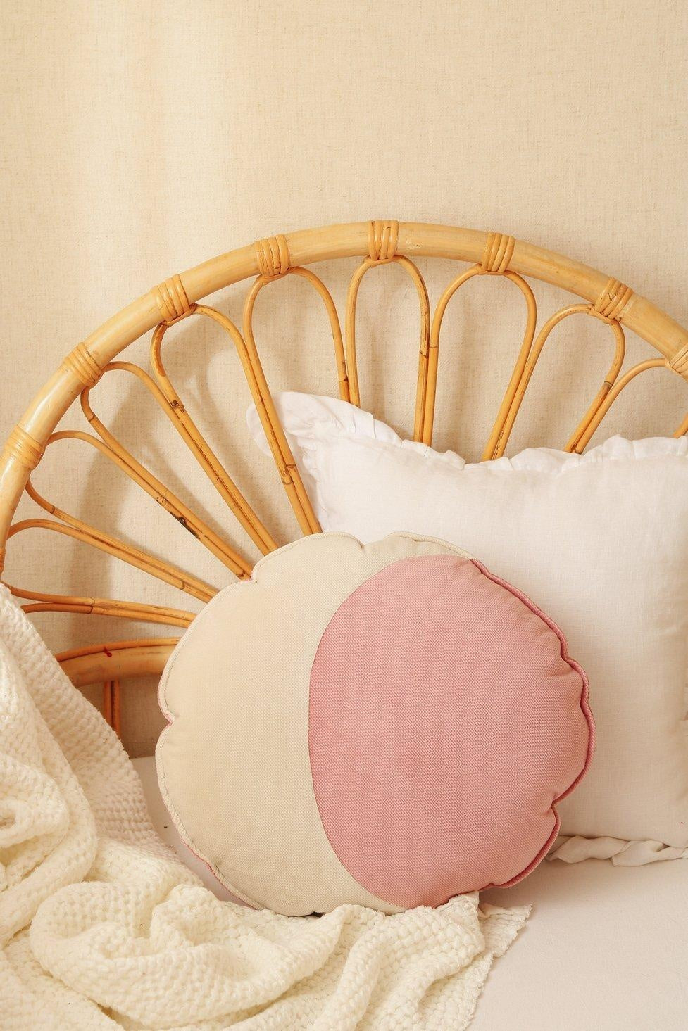 “Dreamy Half Moon Bay” Moon Cushion FOLLOW THE MOON - Moi Mili