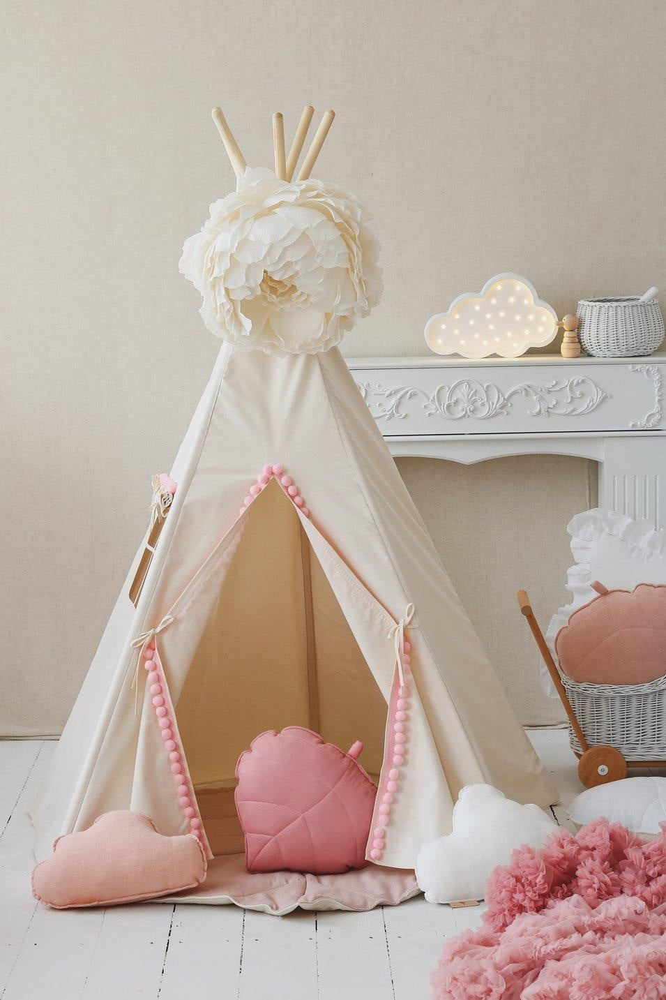 “Fluffy Pompoms” Teepee Tent with Pompoms