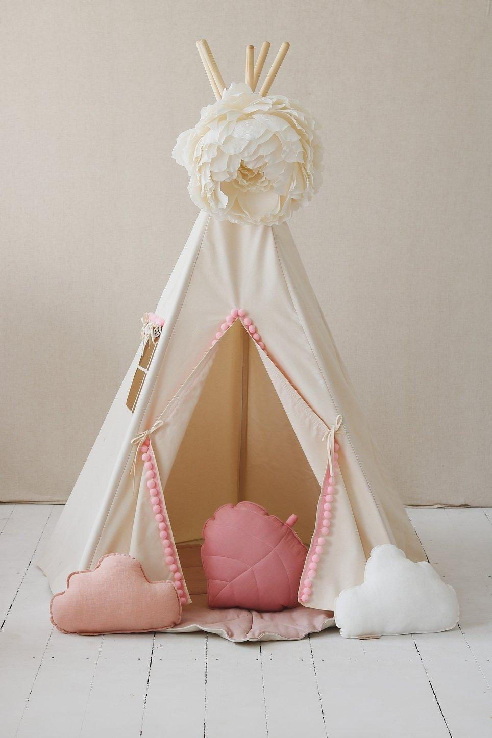 “Fluffy Pompoms” Teepee Tent with Pompoms
