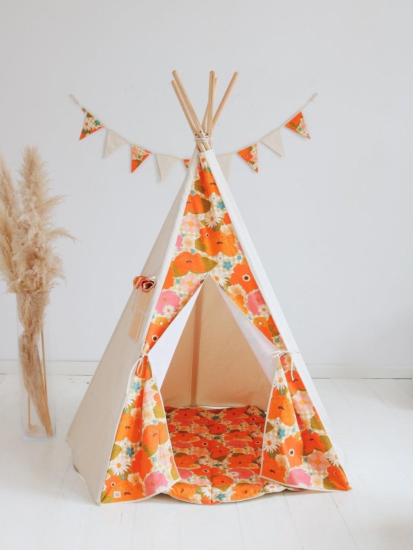 “Picnic with the flowers” Teepee Tent - Moi Mili