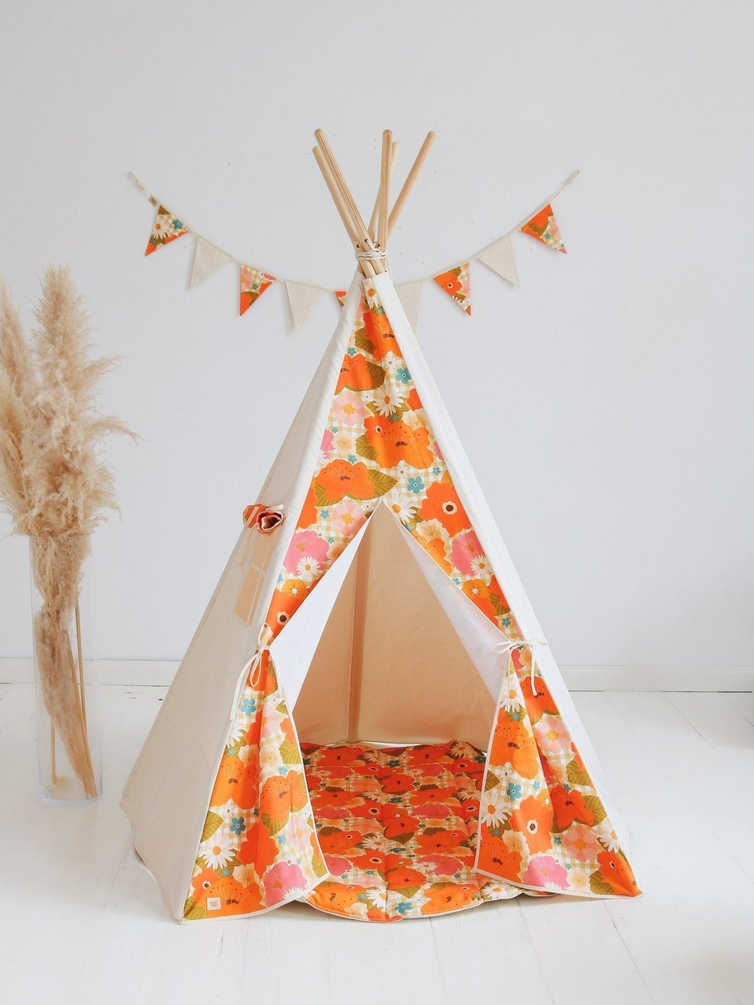 “Picnic with the flowers” Teepee Tent - Moi Mili