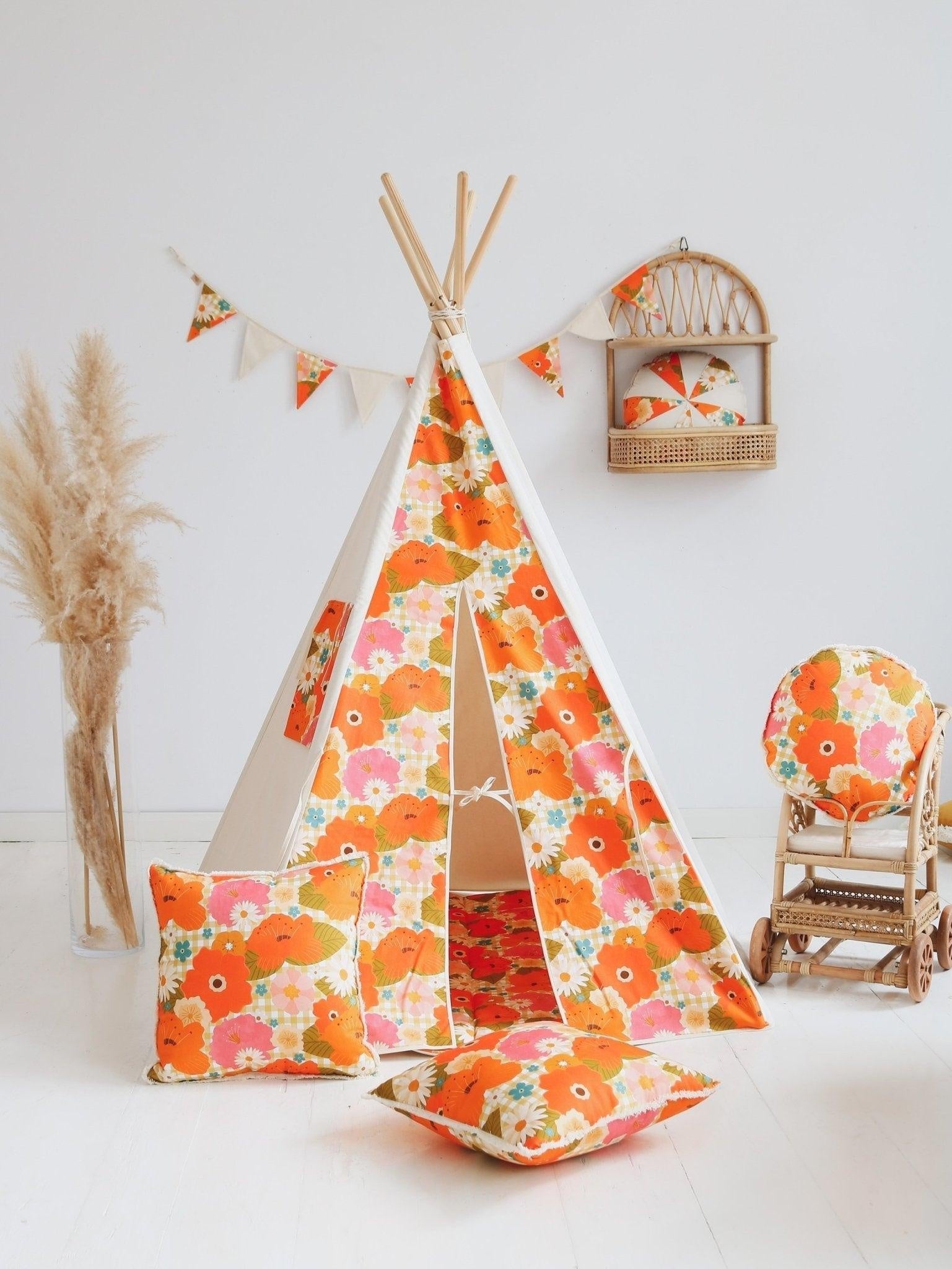 “Picnic with the flowers” Teepee Tent - Moi Mili
