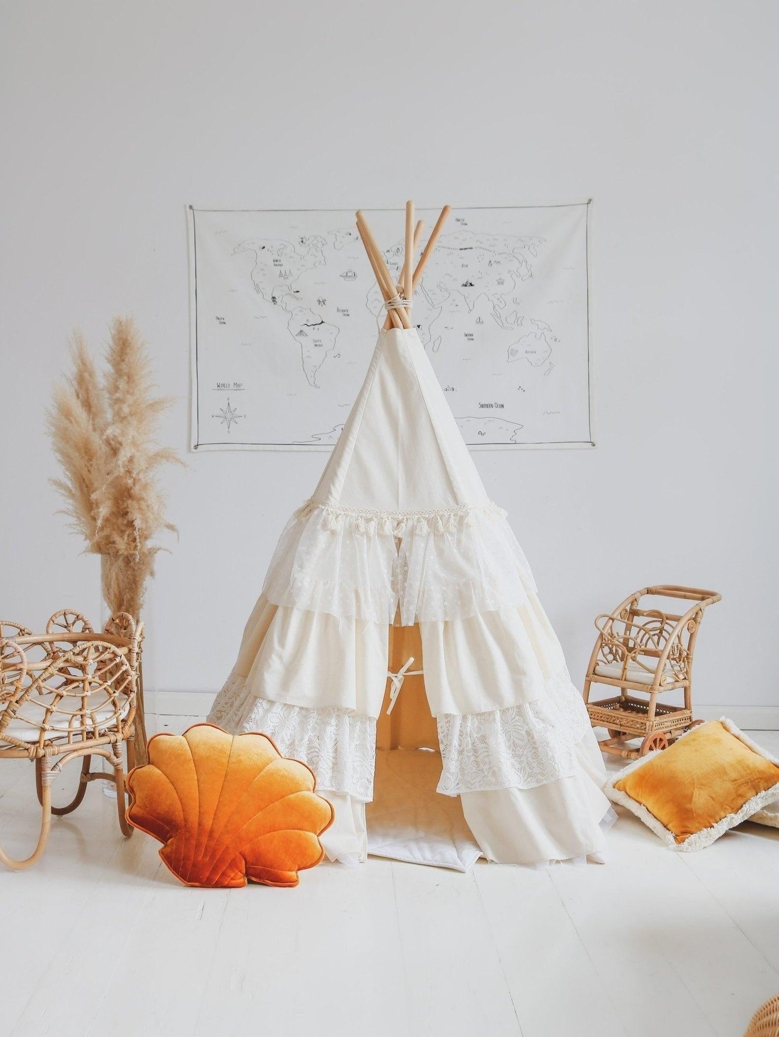 “Shabby Chic” Teepee with Frills and Leaf Mat "White" Set