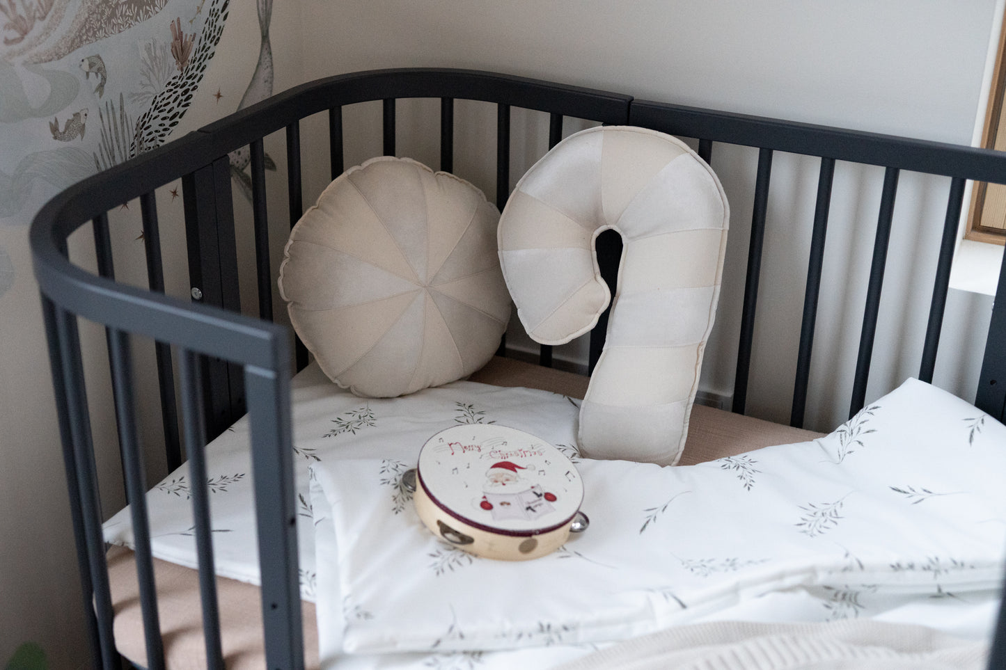 “White” Round Patchwork Pillow