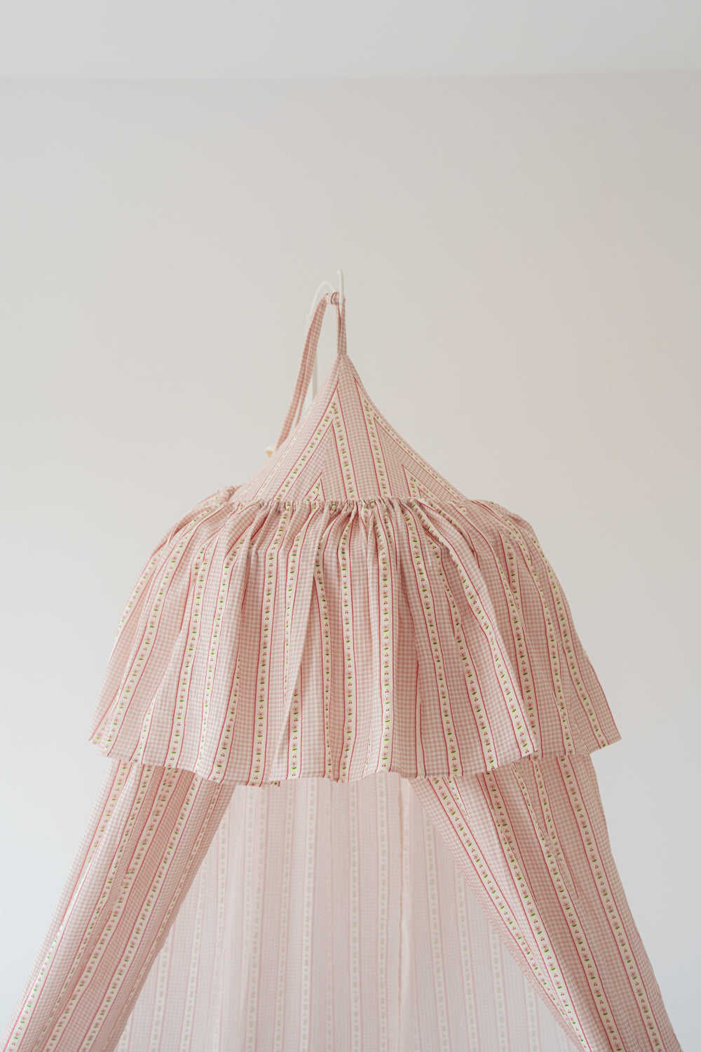 "Vintage Style Flowers" Ruffle