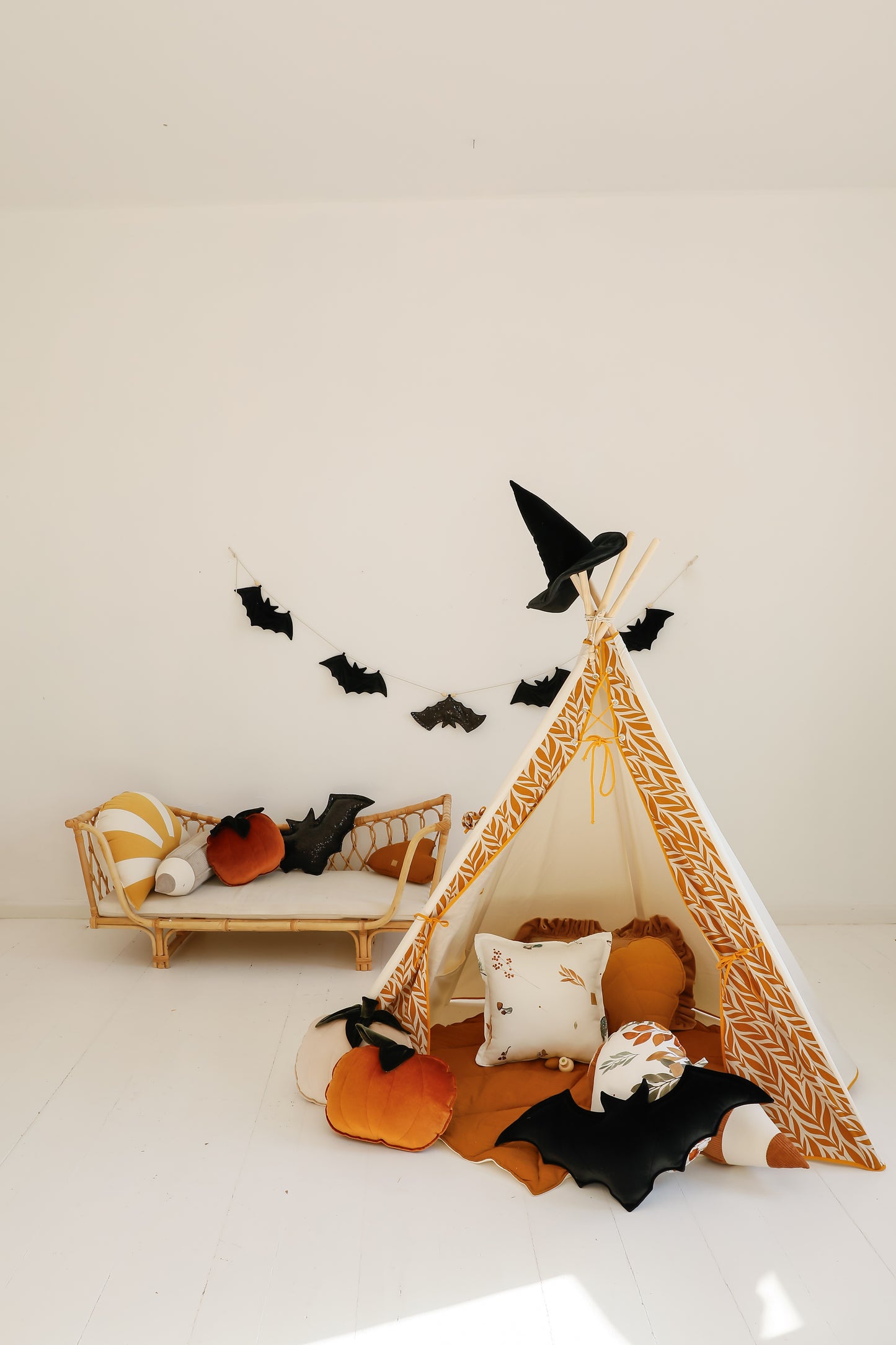 "5 Black Bats" Halloween Garland