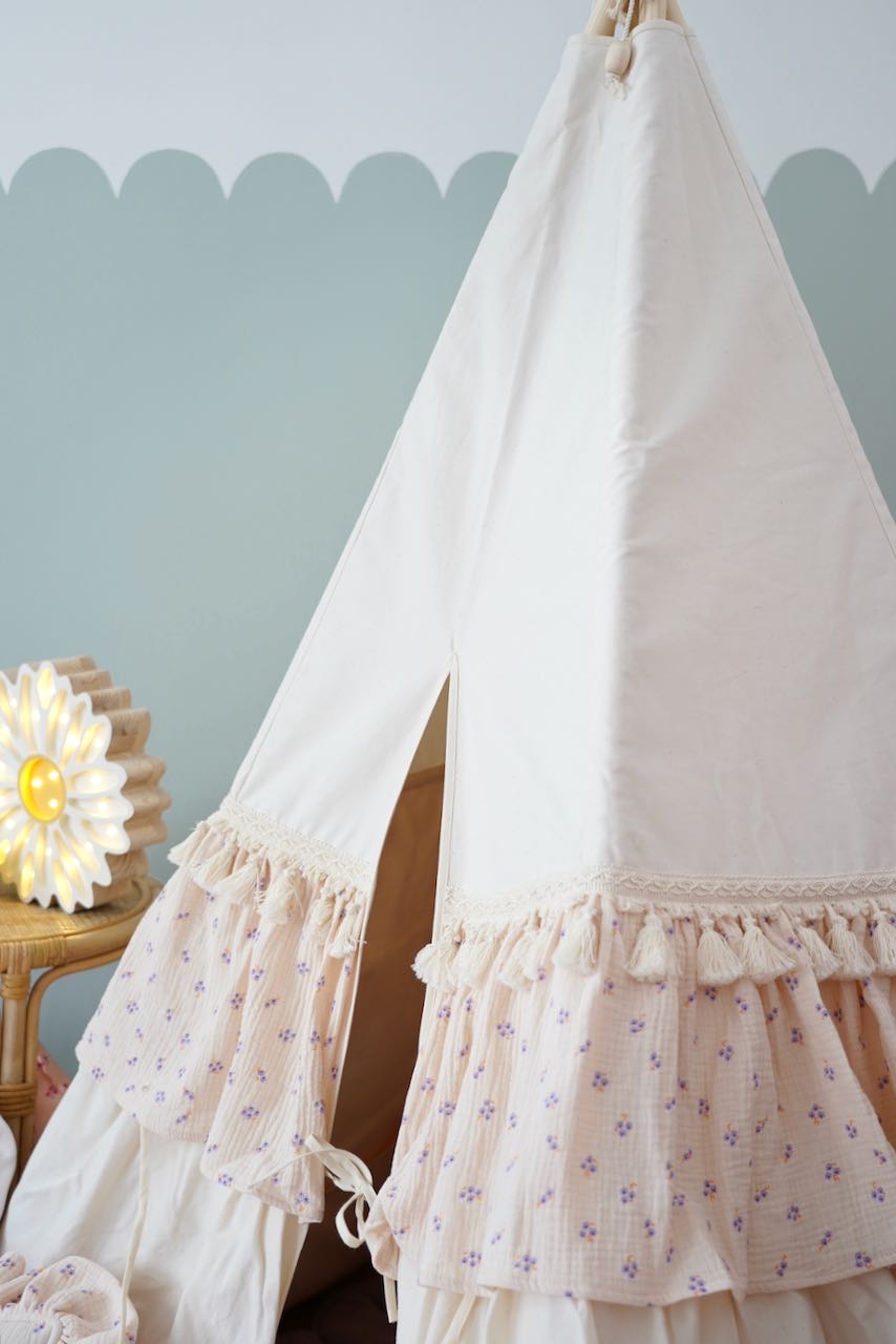 "Forget-me-not" Teepee Tent with Frills and "Light Pink Lily" Flower Mat Set