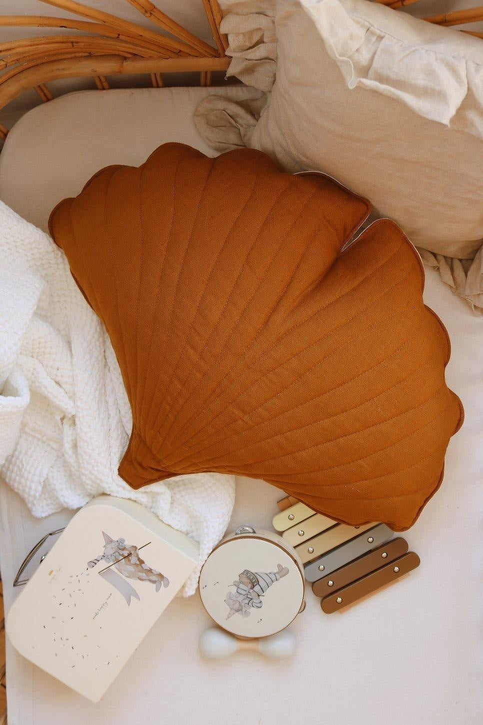 “Caramel” Linen Ginkgo Leaf Pillow
