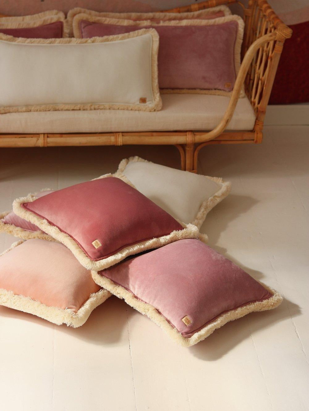 "Dirty pink" soft velvet cushion with fringe - Moi Mili