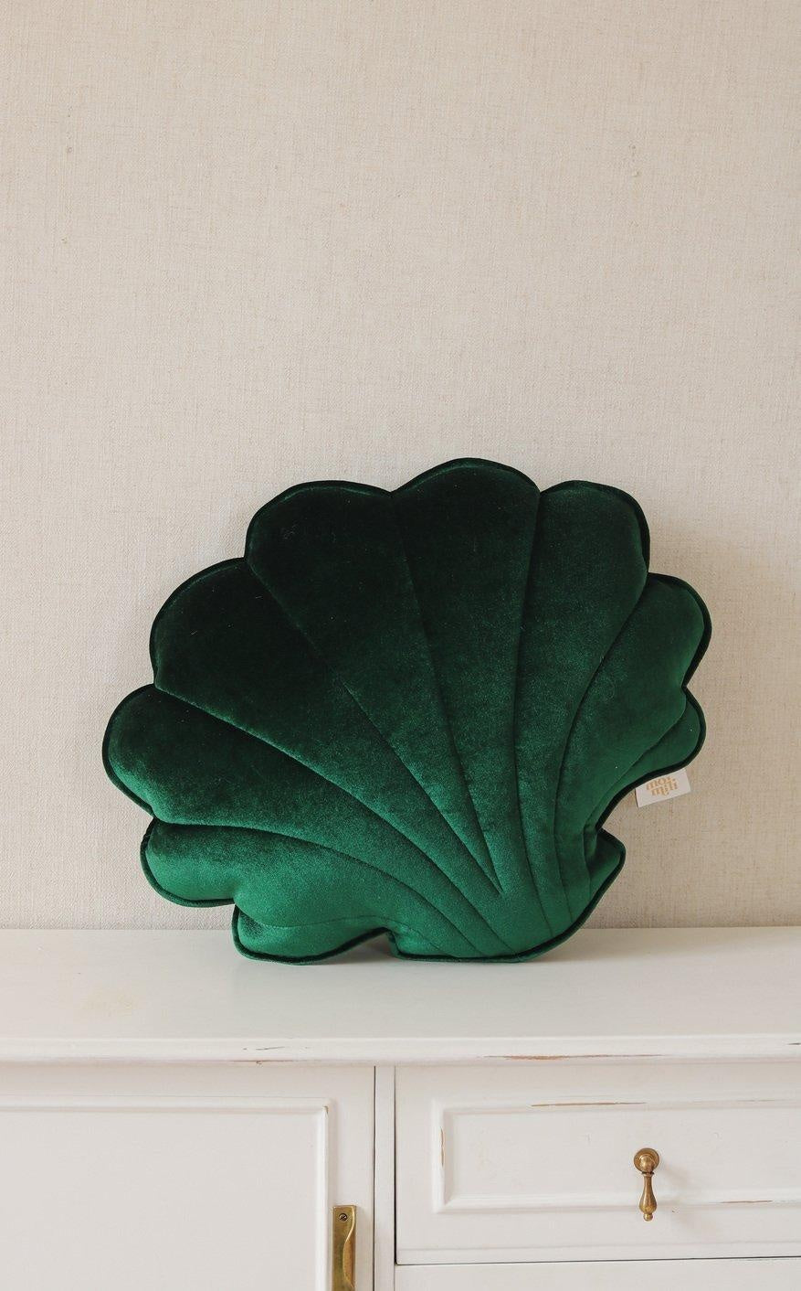 “Emerald Pearl” Velvet Shell Cushion - Moi Mili