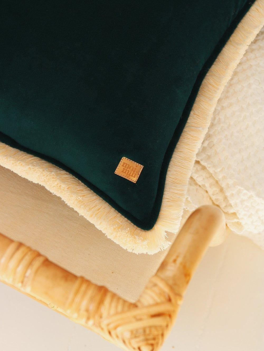 "Emerald" soft velvet cushion with fringe - Moi Mili