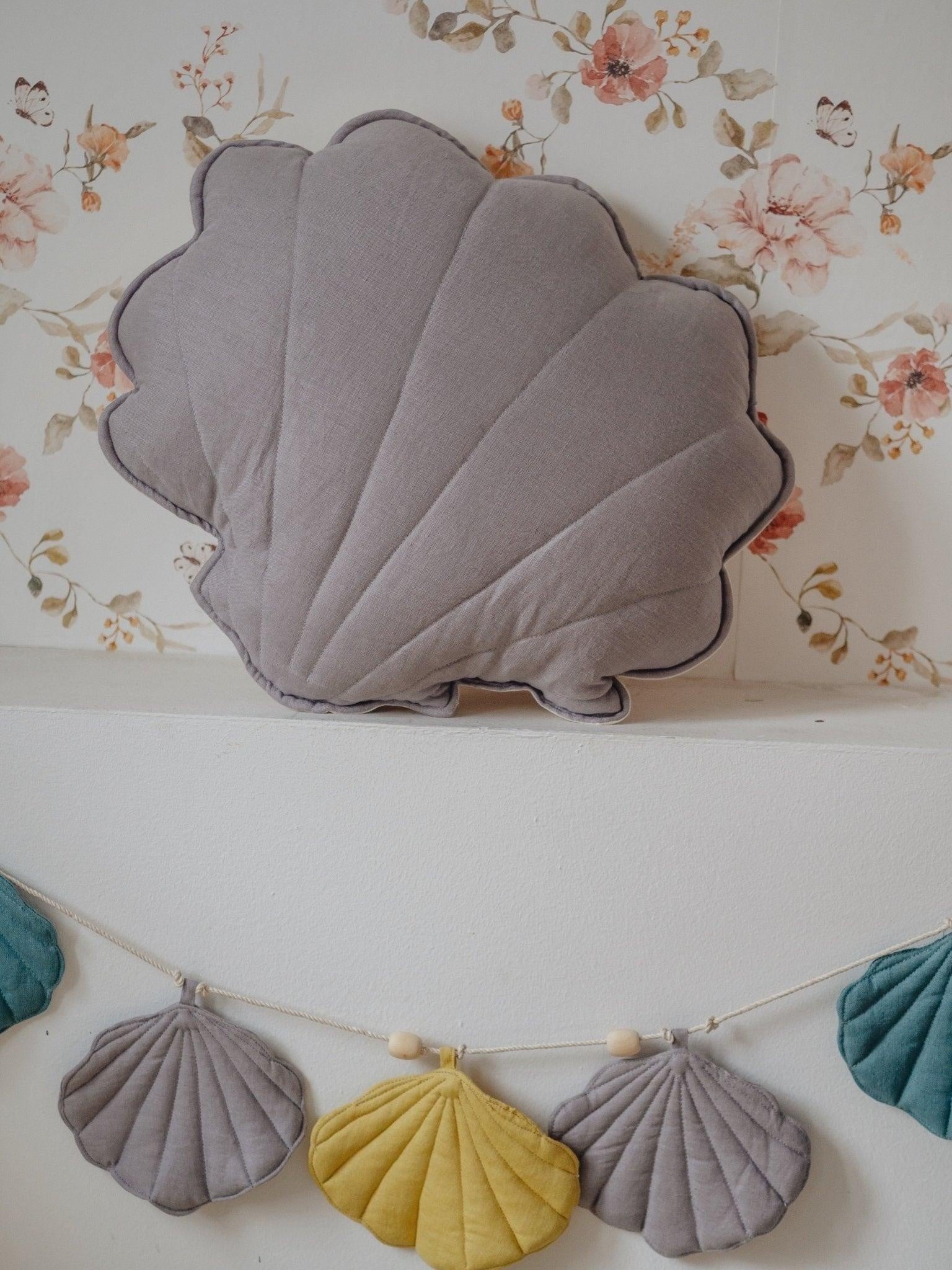 “Eye of the Sea” Linen Garland with Shells