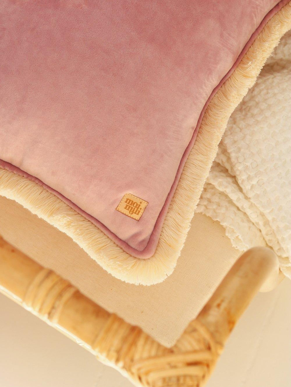 "Light pink" soft velvet cushion with fringe - Moi Mili