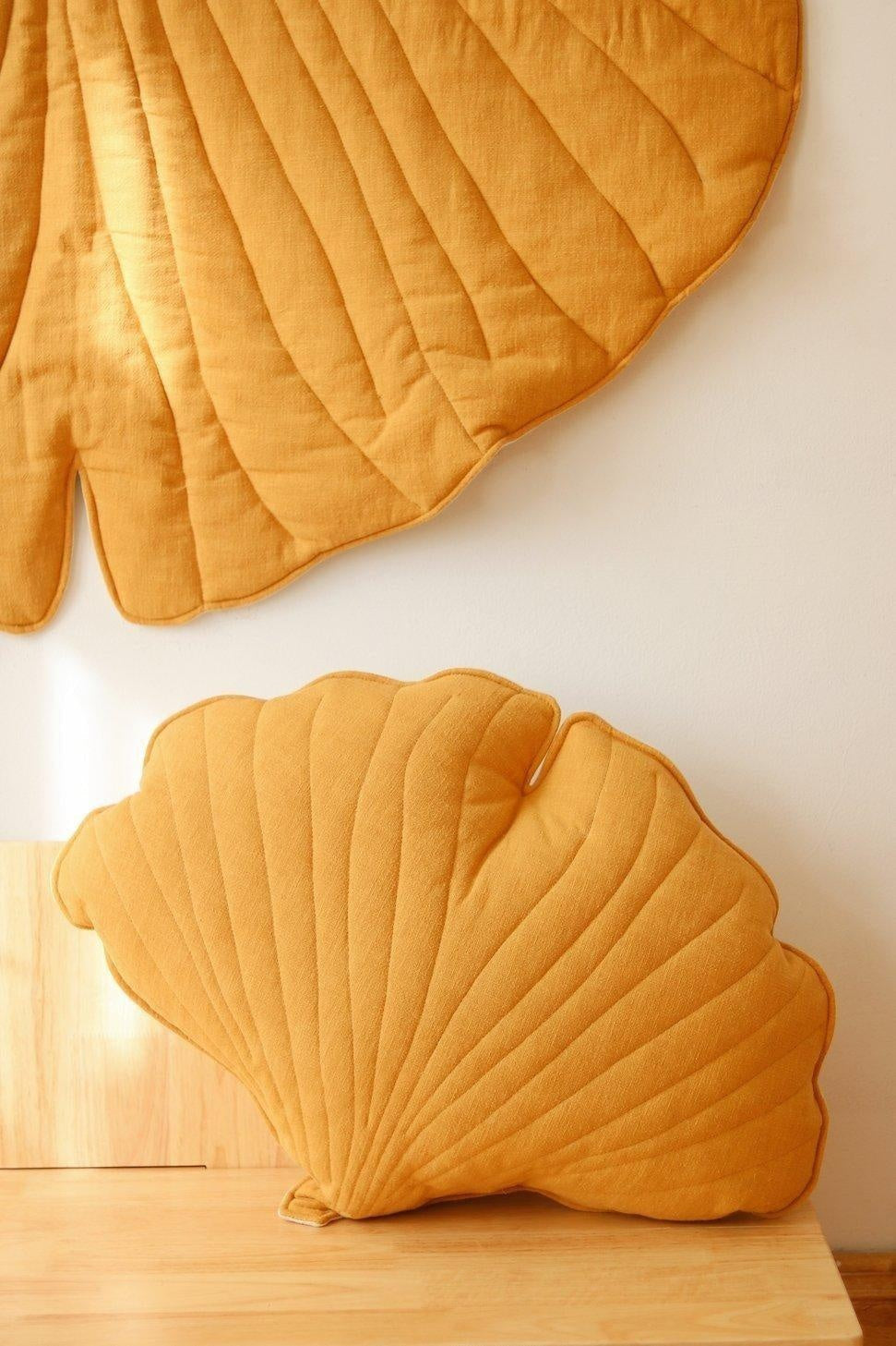 “Mango” Linen Ginkgo Leaf Mat