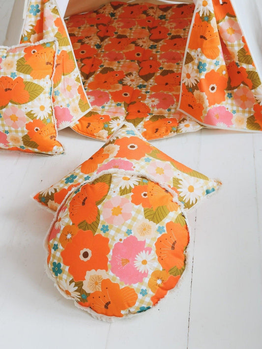 "Picnic with the flowers” Round Cushion - Moi Mili