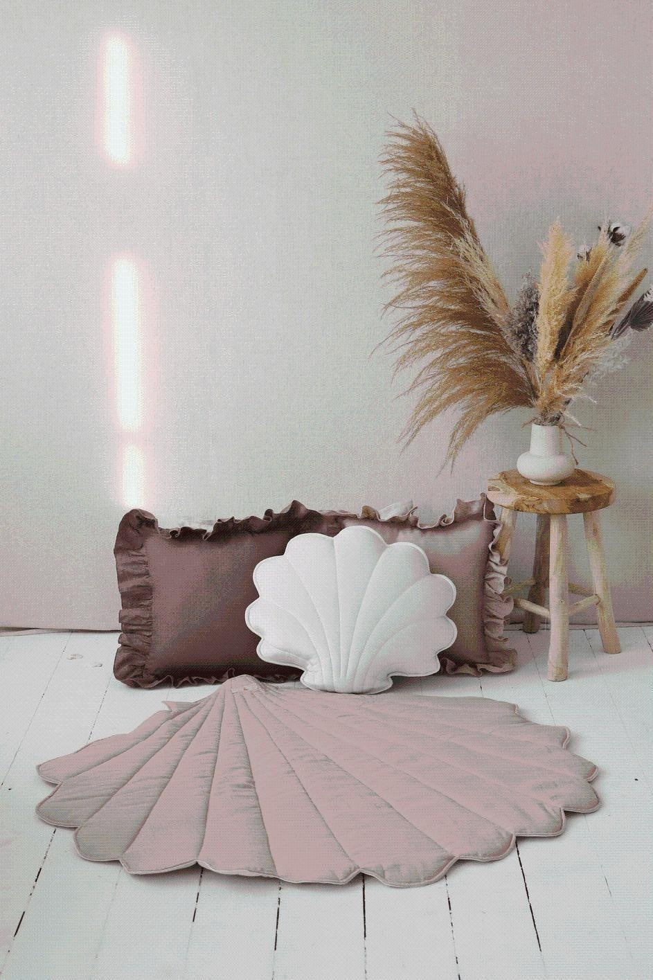 “Powder Frills” Teepee with Frills and Powder Pink Shell Mat Set