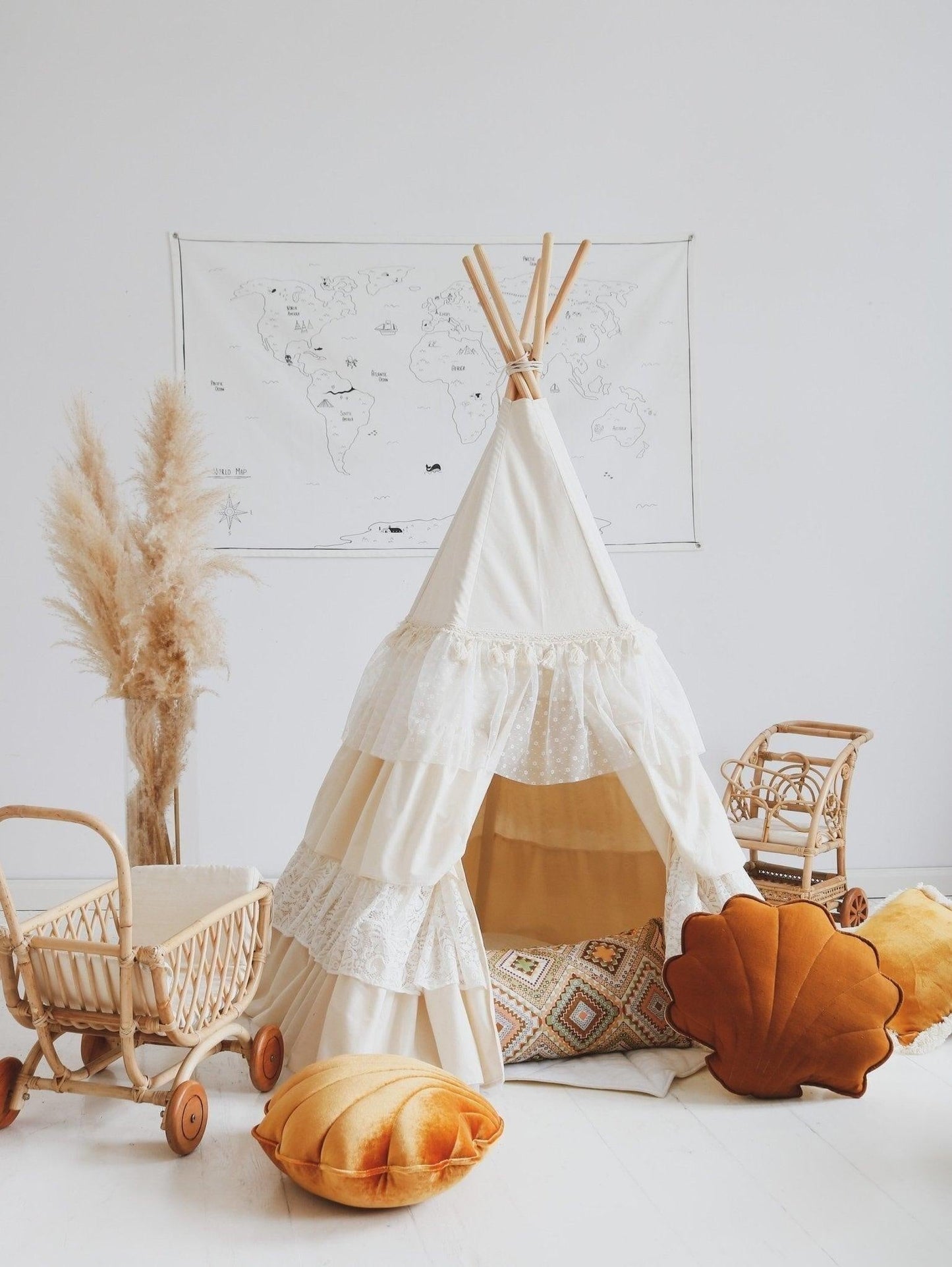 “Shabby Chic” Teepee with Frills and Leaf Mat "White" Set