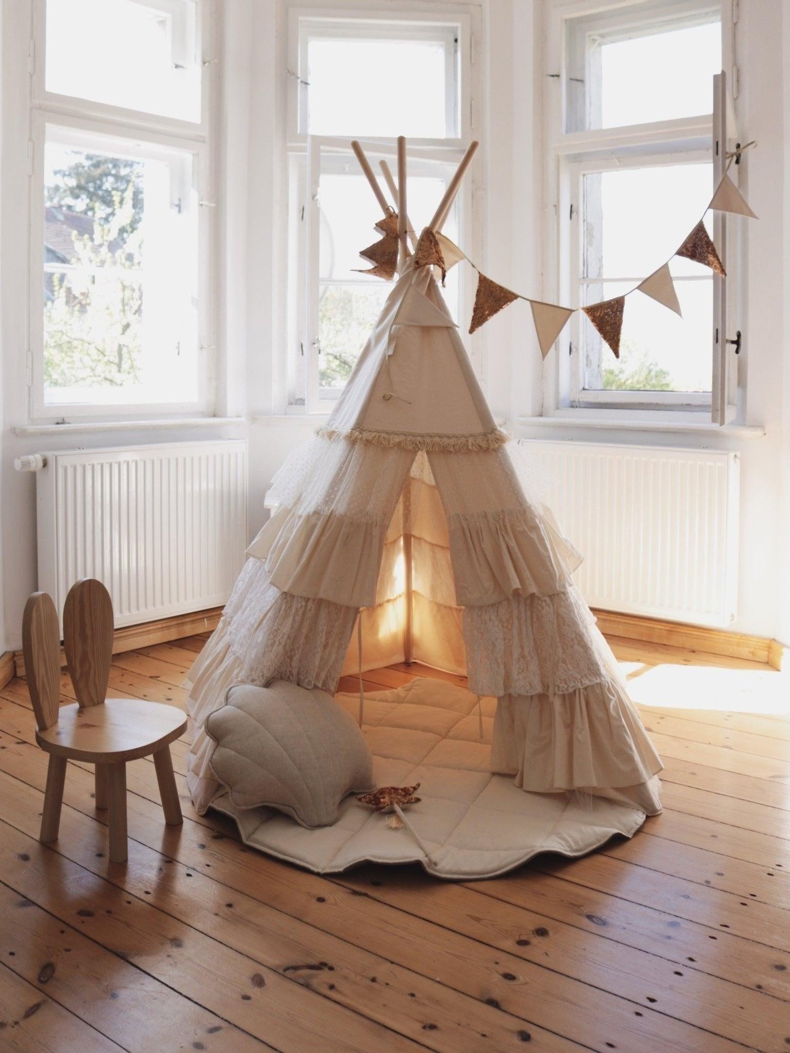 “Shabby Chic” Teepee with Frills and Leaf Mat "White" Set