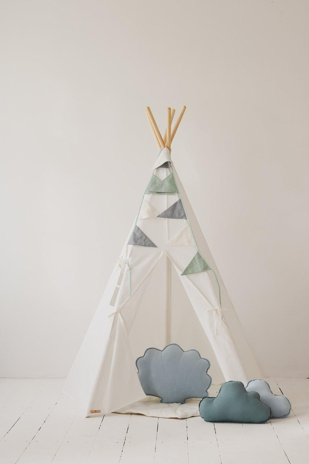 “Snow White” Teepee and Leaf Mat Set